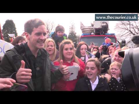 The Voice Star Stevie McCrorie swamped by fans in Kirkcaldy
