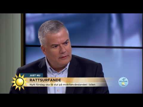 Nu får du inte ens hålla mobilen i handen när du kör!  - Nyhetsmorgon (TV4)