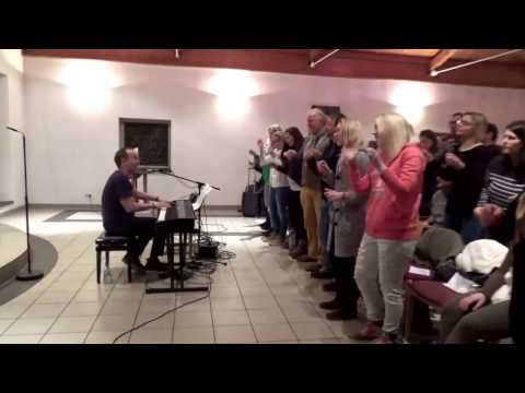 Hans-Jörg Fiehl (Chorleiter) with Colours of Gospel