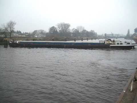 Binnenschiff vessel  ship Tara MMSI: 261186279 bei der Wende in Oldenburg