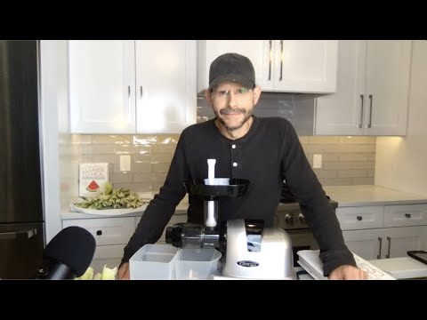 Learn How To Make Celery Juice & The Benefits Of Drinking It