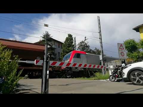 Transito treno merci al PL di Faenza Via Filanda Vecchia-Level Crossing Faenza Via Filanda Vecchia