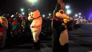 Watch: Santa lights the Christmas tree at the Staten Island Mall