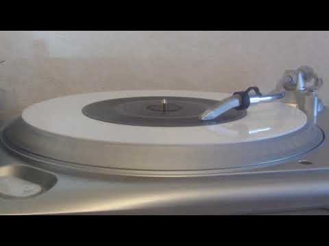 Jim Reeves - Distant Drums ( RCA Victor ).