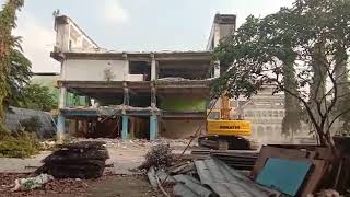 Proses Pembongkaran Gedung Oleh PT Cavin Citra Abadi