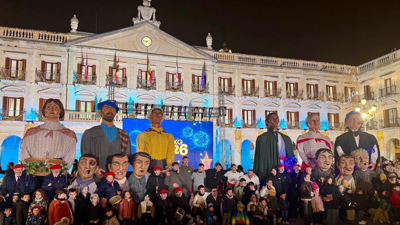 Gigantes y Cabezudos 2025 🎉 | kalejira de fin de año | Vitoria-Gasteiz 🇪🇸