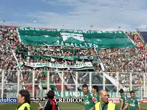 "Ferro Web - El telón verdolaga y la salida del equipo" Barra: La Banda 100% Caballito • Club: Ferro Carril Oeste