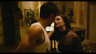 Download lagu Zac Efron Emily Ratajkowski hot kissing scene in W... mp3