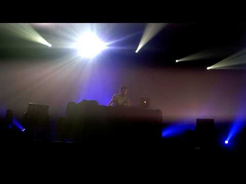 Pete Tong playing Steve Angello's Tivoli with Walking on a dream vocals