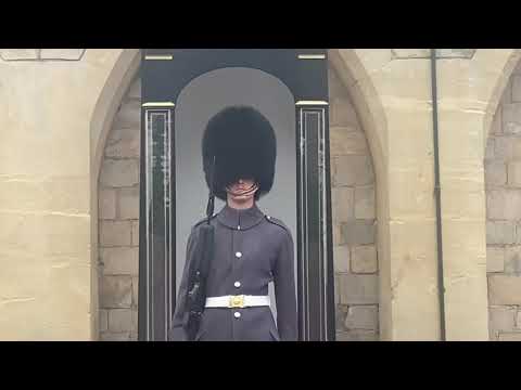 Scots guards in Windsor Castle (12/12/2020)