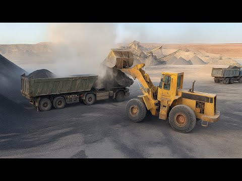 Caterpillar 980C Wheel Loader Loading attract cool on truck Big Stone, crusher