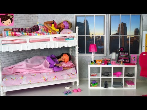 Barbie Sisters Bunk Bed Bedroom Morning Routine - Playing with Doll House Bathroom Tub Video