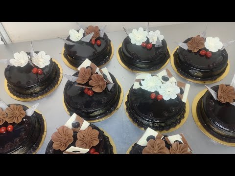 Majeed khan stylish cake 🎂 is live! Chocolate phool cake 1 kg simple cake