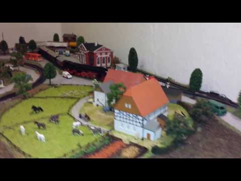 Die blaue Lok läuft wieder. Natürlich analog.