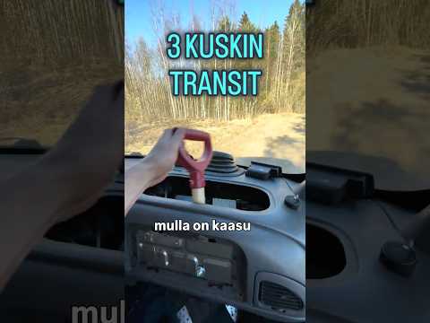 Lapiosta kaasu, Kuskilla kytki ja ratti, keskellä keppi ja jarru oikeella.