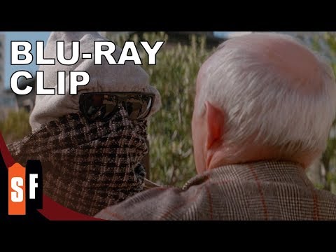 Thumbnail of the video: Memoirs Of An Invisible Man (1992) - Clip: Quick Stroll Through The Park