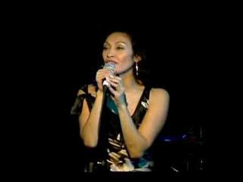 Robyn Loau performing She Devil Live At The Basement 音楽 संगीत 音乐