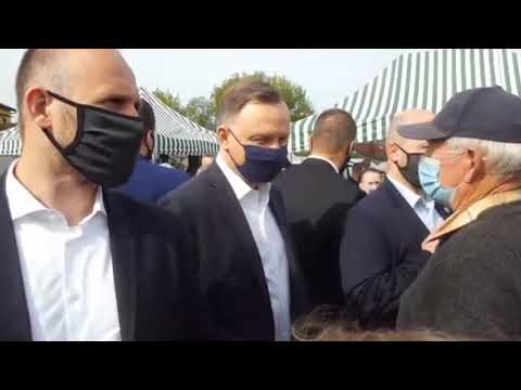 Duda rozdaje pieniądze swoje 