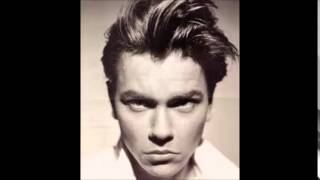 Tribute to River Phoenix with Yurima's A River Flows In You