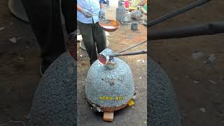 How should a novice use an aluminum pot mold?