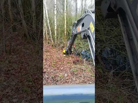 TMK 150 tree shear on a Volvo ecr25d mini excavator by Faay Boomverzorging