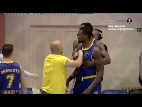 Bătaie Monyea Pratt - De'Angelo Riley (CSU Sibiu)