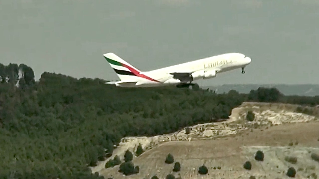 A380 Close Situation After Takeoff