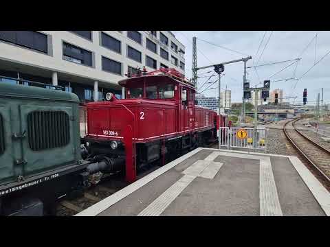 Lokzug E94 088 mit 163 008 und einer KÖF Sonderzug in Stuttgart