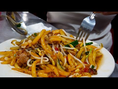 Asian Street Food - We Ate Delicious Fried Yellow Noodle And Short Noodle With Beef