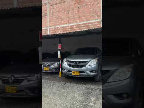 Lote en Girardota centro – Parqueadero con locales comerciales