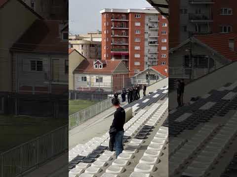 I gjithë stadiumi në Prizren nderon himnin kombëtar gjatë ndeshjes Malisheva - Liria
