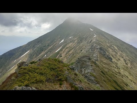 Radnai-havasok (2 rész) Az Ünőkő (2279 m) és a Kis-Ünőkő (Lála, 2222 m) Vârfurile Ineu și Ineuț