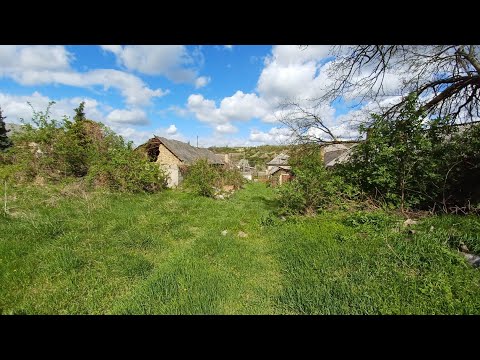 Lábatlan Felújítandó vályogtégla ház nagy telekkel.