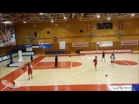 Entrenamiento Beirán con jugadoras Rivas Ecópolis