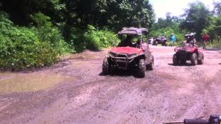 preview picture of video 'Splashing in a water hole at Windrock ATV Park'