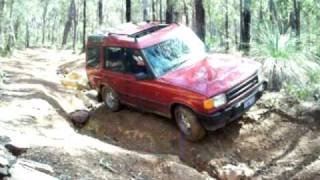 preview picture of video 'Disco 4WDing on Mundaring track'