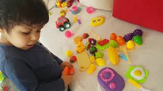 Ozan Yumurta pişiriyor - Ozan is making an omelette