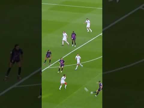 Mapi Leon LOVES a spectacular Camp Nou goal 🚀 