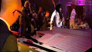 Carole King &amp; Friends featuring Gregory Porter singing &#39;The Christmas Song&#39;