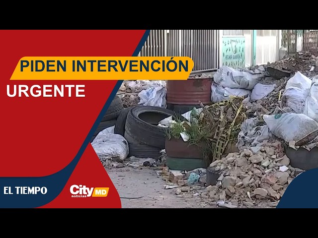 Con montaña de escombros, comunidad bloqueó una vía para exigir su arreglo