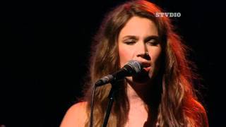 Joss Stone performs People Get Ready