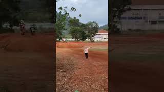 Download lagu 'Pantang Mundur Kecuali Bini Panggil'-Ramai Gelak Lihat Suami Kena Panggil Balik Masa Tengah Race mp3