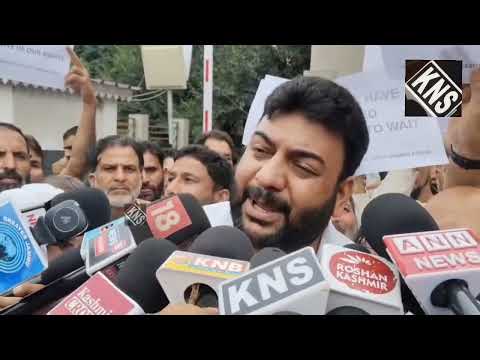 J&K Daily Wagers, Casual Labourers Protest at Press Colony Srinagar to Pres...