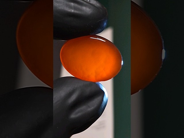 حجر عقيق لون جميل طبيعي مفحوص وموثق بشهادة مختبر