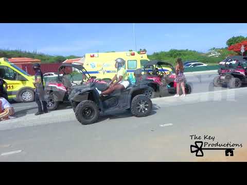 UTV a kentel pazuid di rotonde Sero Patrishi riba Watty Vos Boulevard y dos persona a resulta herida