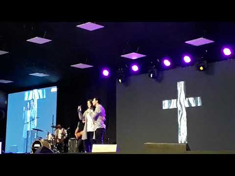 Leandro Borges cantando Um refrão pra sua alma feat Rayssa Peres