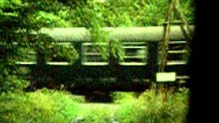 preview picture of video 'Vennbahn-Panzertransport mit BR 215 und SNCB-I3-Wagen an der Grenze Walheim/Raeren, 12.10.1985'