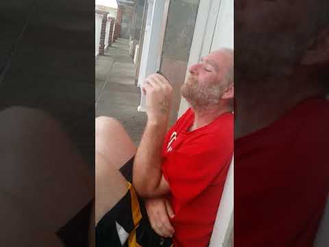 OG HighGate singing (Kevin Gates) two phones and gets bit by a bug lmao ctfu