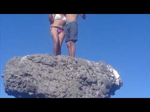 Piedra Balandra, extranjeros montados en la emblemática piedra