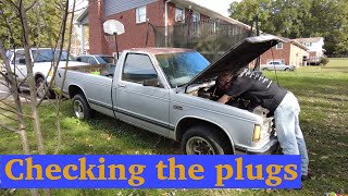 Further diagnosing my 1985 2.8 V6 S10,  checking the sparks plugs.